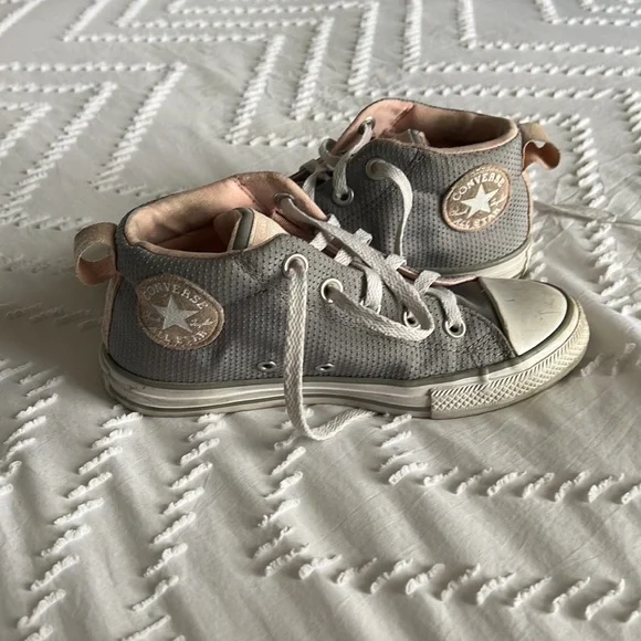 pretty clean, as well as new, just grew out of them nothing wrong with them! ❤️ - Picture 2 of 4